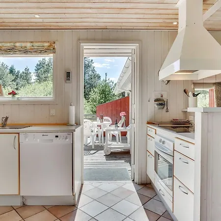 Reidar - 1km From The Sea By Interhome *