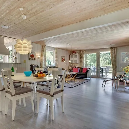 Reidar - 1km From The Sea By Interhome *