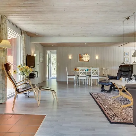 Reidar - 1km From The Sea By Interhome Vakantiehuis