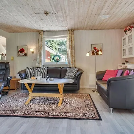 Reidar - 1km From The Sea By Interhome *